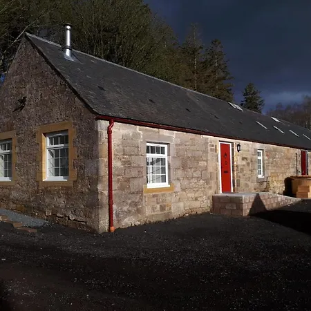 Inviting 2-Bed Barn With Hot Tub Near Muirkirk Villa Cumnock Exterior photo