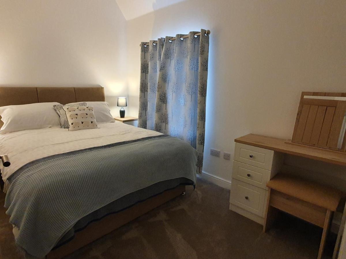 Inviting 2-bed Barn With Hot Tub Near Muirkirk Holiday home